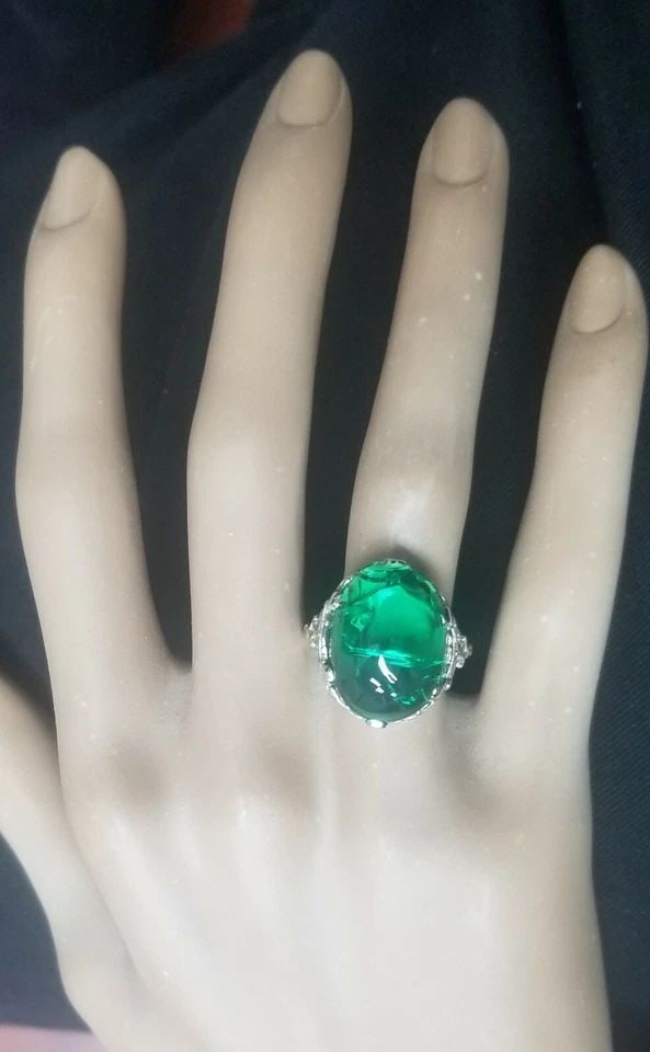 VINTAGE FILIGREE 14K WHITE GOLD RING 14.02CT CABOCHON GREEN LAB GROWN EMERALD: VINTAGE FILIGREE 14K WHITE GOLD RING CABOCHON GREEN EMERALD 14.02CT CIRC 1930'S Gorgeous vintage 14k white gold ring green cabochon oval emerald . Circ 1930's center lab flux growth emerald weight 14.