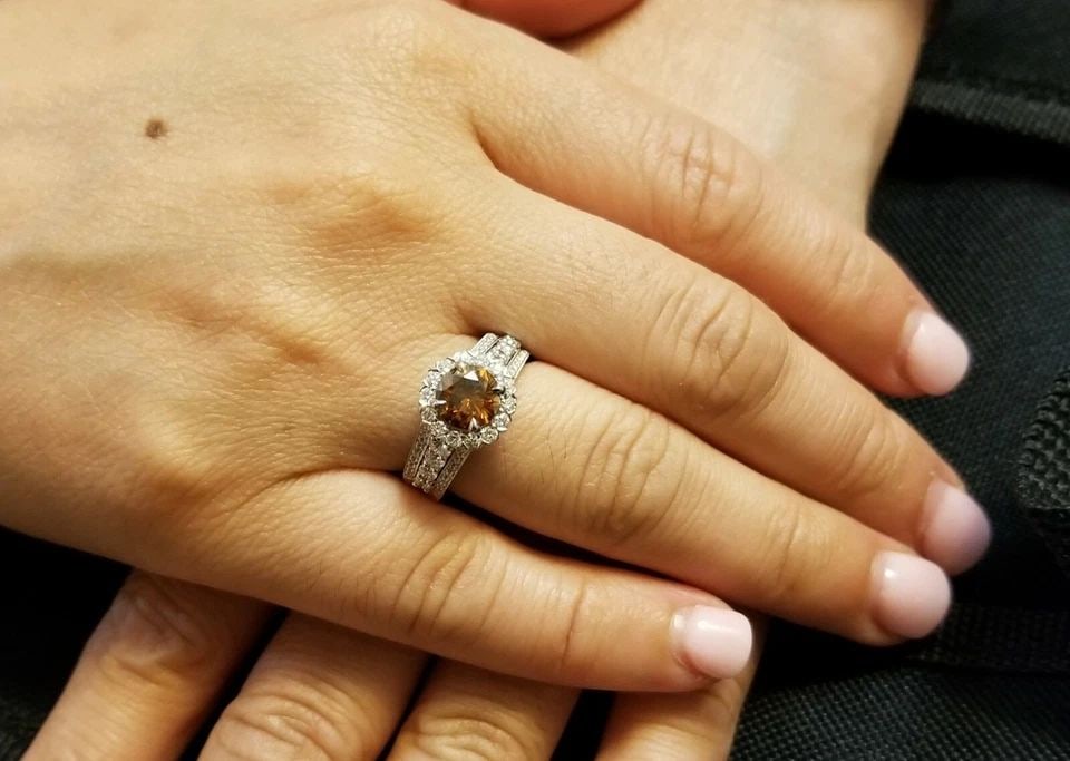 18K WHITE GOLD ENGAGEMENT RING 2.05CT.NATURAL ROUND CHOCOLATE DIAMOND: 18K WHITE GOLD ENGAGEMENT RING 2.05CT.NATURAL ROUND CHOCOLATE DIAMOND GORGEOUS classic 18K white gold engagement ring center natural chocolate diamond in round shape center weight 1.19ct. size 6.8mm S