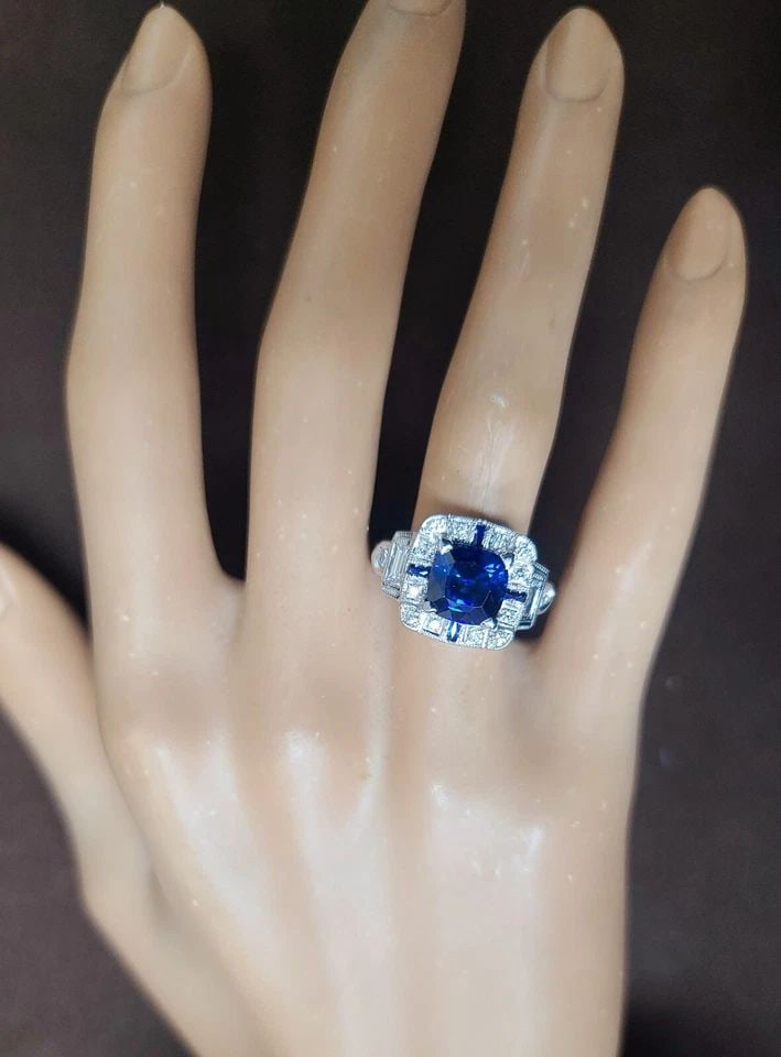 VINTAGE FILIGREE 18K WHITE GOLD RING 3.05CT. LAB-GROWN BLUE SAPPHIRE CUSHION CUT: VINTAGE FILIGREE 18K WHITE GOLD RING 3.05CT. NATURAL BLUE SAPPHIRE CUSHION CUT Gorgeous Vintage art deco filigree 18k white gold ring natural blue sapphire in cushion shape circ 1930's center natural 
