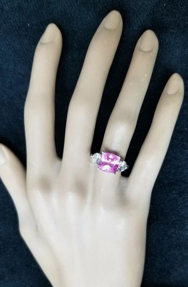 VINTAGE 14K WHITE GOLD ENGAGEMENT RING 4.90CT.LAB GROWN PINK SAPPHIRE CUSHION: VINTAGE 14K WHITE GOLD ENGAGEMENT RING 4.90CT.PINK SAPPHIRE CUSHION SHAPE GORGEOUS vintage 14K WHITE GOLD engagement ring pink sapphire in cushion shape center lab grown sapphire weight 4.90carat . si