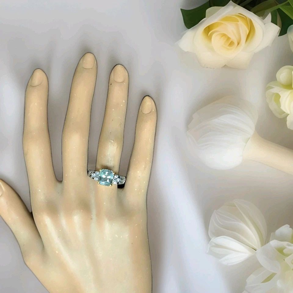 VINTAGE 14K MUTIE-TONE GOLD RING 3.59CT.NATURAL GREEN MINT SAPPHIRE RADIANT CUT: VINTAGE 14K MUTIE-TONE GOLD RING 3.59CT.NATURAL GREEN MINT SAPPHIRE RADIANT CUT This elegant vintage ring is crafted in a beautiful combination of 14K white and yellow gold, showcasing a rare and capt