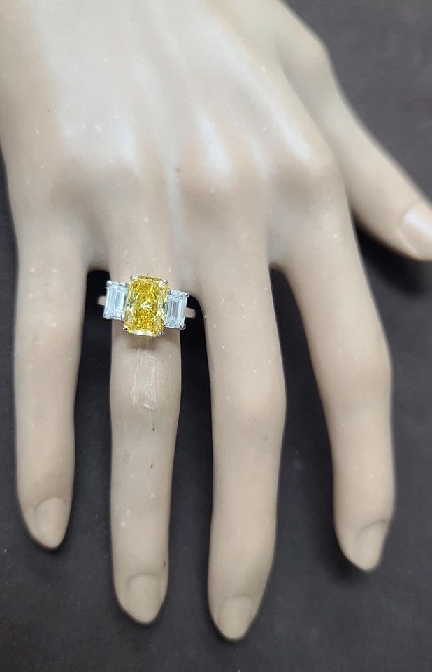 14K YELLOW GOLD ENGAGEMENT RING 2.66CT.LAB GROWN YELLOW DIAMOND RADIANT SHAPE: 14K YELLOW GOLD ENGAGEMENT RING 2.66CT.LAB GROWN YELLOW DIAMOND RADIANT SHAPE This 14k Yellow Gold Engagement Ring features a stunning 2.66CT Lab Grown Yellow Diamond in a Radiant Shape, making it a b