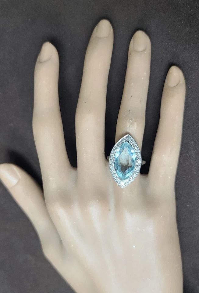 VINTAGE PLATINUM ENGAGEMENT RING 5.50CT.NATURAL SKY BLUE MARQUISE AQUAMARINE: VINTAGE PLATINUM ENGAGEMENT RING 5.50CT.NATURAL SKY BLUE MARQUISE AQUAMARINE This Vintage Platinum Engagement Ring features a stunning 5.50ct marquise-cut natural sky blue aquamarine as the main stone