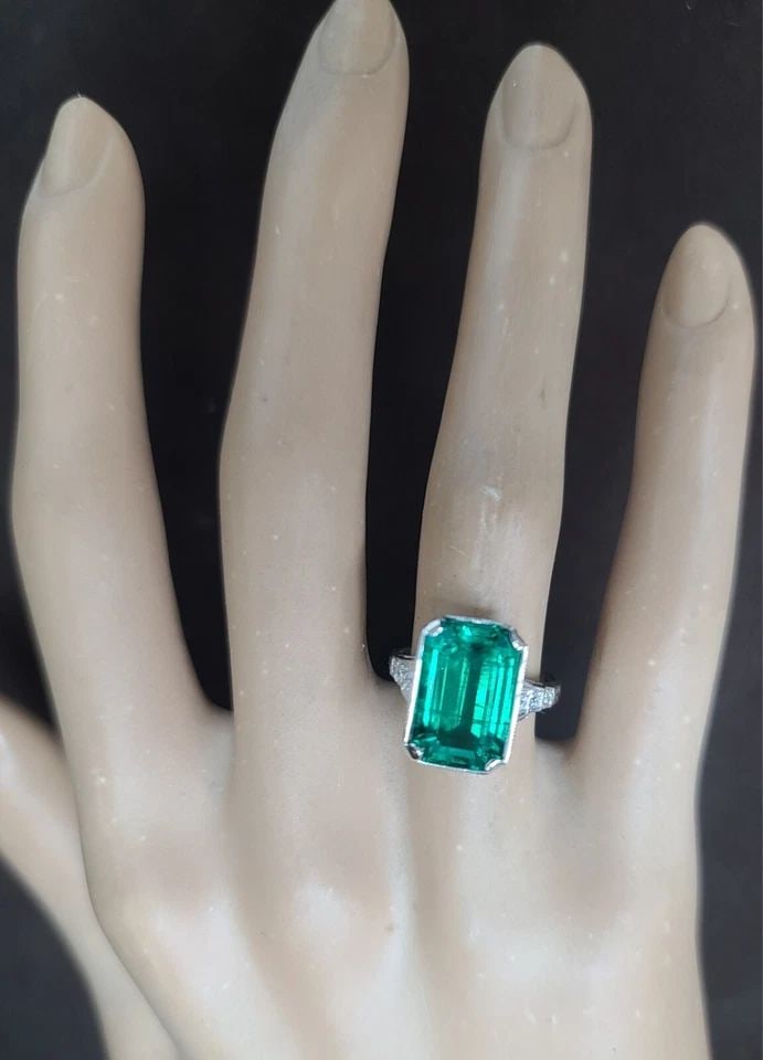 VINTAGE 14K WHITE GOLD ENGAGEMENT RING 4.63CT. LAB GROWN GREEN EMERALD SHAPE (1 of 2)
