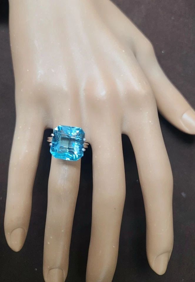 VINTAGE PLATINUM ENGAGEMENT RING 7.64CT. NATURAL BLUE AQUAMARINE RADIANT SHAPE: VINTAGE PLATINUM ENGAGEMENT RING 7.64CT. NATURAL BLUE AQUAMARINE RADIANT SHAPE VINTAGE PLATINUM ENGAGEMENT AQUAMARINE RING CENTER NATURAL SKY BLUE AQUAMARINE IN RADIANT SHAPE WEIGHT 7.64 CARAT SIZE 12