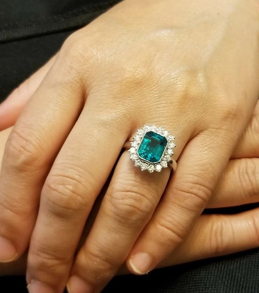 14K WHITE GOLD ENGAGEMENT RING 3.80CT. LAB-GROWN GREEN EMERALD RECTANGULAR (1 of 2)