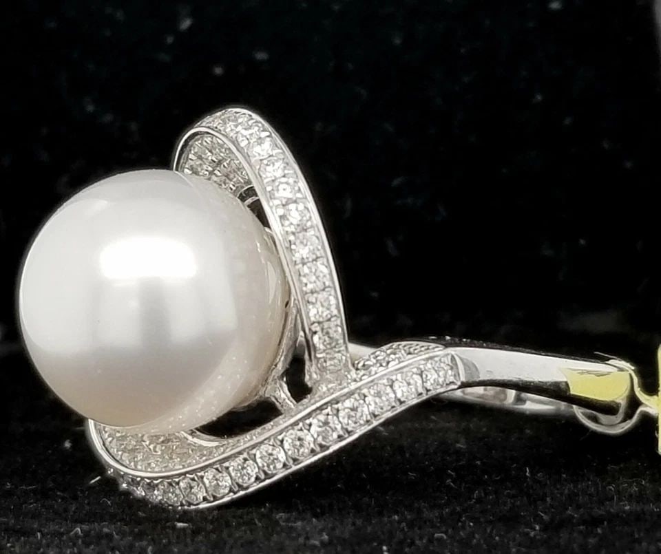 18K WHITE GOLD DIAMOND & PEARL RING ROUND PEARL STATEMENT RING: 18K WHITE GOLD NATURAL DIAMOND ROUND PEARL RING Gorgeous 18k white gold diamond pearl ring center natural south sea white pearl size 12mm round shape. side set diamonds 0.96ct tw. SI1-H Quality clean,