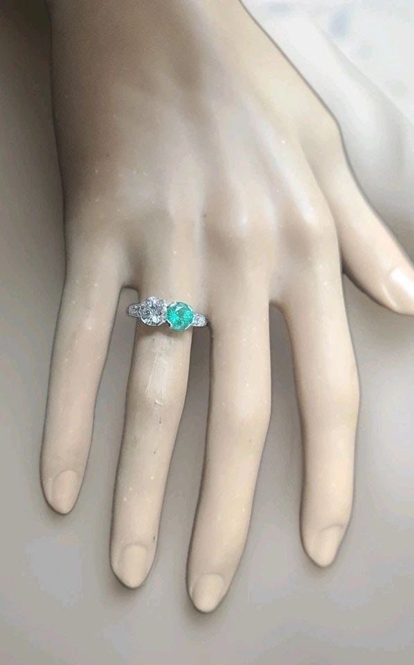 VINTAGE FILIGREE PLATINUM RING 1.73CT. NATURAL DIAMOND GREEN EMERALD CIRC 1930'S: VINTAGE FILIGREE PLATINUM RING 1.73CT. NATURAL DIAMOND GREEN EMERALD CIRC 1930'S This breathtaking vintage ring is masterfully crafted in luxurious platinum, showcasing a striking and timeless two-sto