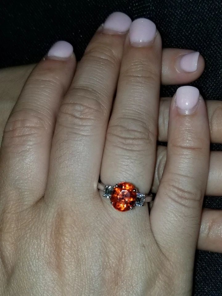 14K WHITE GOLD RING 4.32CT. NATURAL ORANGE SAPPHIRE OVAL SHAPE: 14K WHITE GOLD RING 4.32CT. NATURAL ORANGE SAPPHIRE OVAL SHAPE GORGEOUS 14K WHITE GOLD natural orange Sapphire oval shape Center weight 4.32ct. size 9.6x8mm very nice vivid orange color nice luster ve