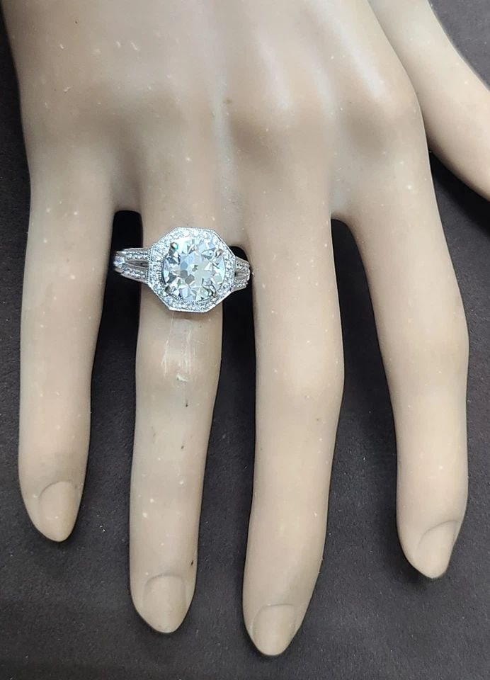 VINTAGE 18K WHITE GOLD ENGAGEMENT RING 3.08CT.OLD EURO CUT LAB-GROWN DIAMOND: VINTAGE 18K WHITE GOLD ENGAGEMENT RING 3.08CT.OLD EURO CUT LAB-GROWN DIAMOND This vintage 18k white gold engagement ring features a stunning 3.08ct lab-grown diamond with an old Euro cut. The round co