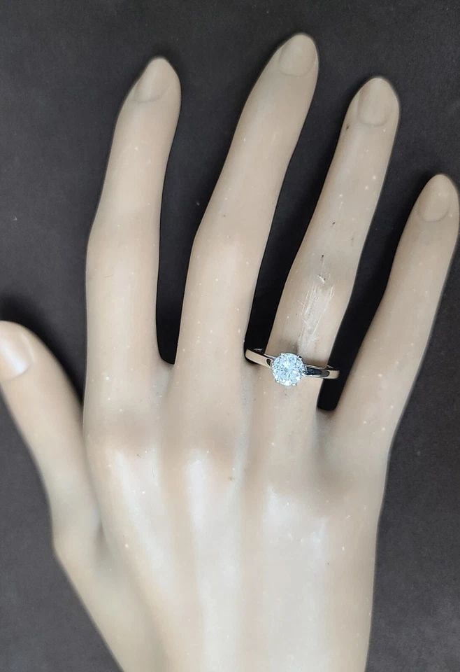 14K WHITE GOLD VINTAGE ENGAGEMENT RING 0.97CT. NATURAL DIAMOND ROUND CUT: 14K WHITE GOLD VINTAGE ENGAGEMENT RING 0.97CT. NATURAL DIAMOND ROUND CUT This vintage Engagement ring is the perfect choice for those looking for a timeless piece of jewelry. The ring features a stunn