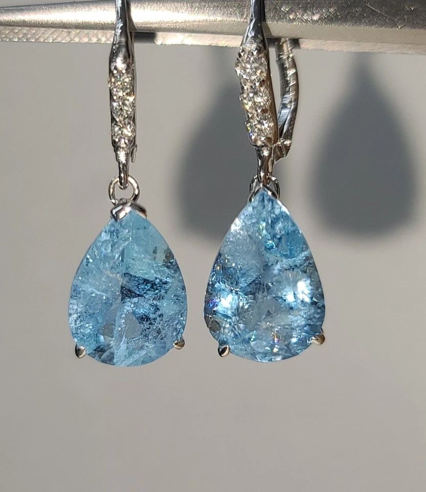 14K WHITE GOLD NATURAL SKY BLUE AQUAMARINE DROP EARRINGS 9.95CT PEAR SHAPE: 14K WHITE GOLD NATURAL SKY BLUE AQUAMARINE DROP EARRINGS 9.95CT PEAR SHAPE Gorgeous 14k white gold earrings 9.95ct total weight natural sky blue aquamarine in pear size 14x10mm Eye clean, nice cut, sp