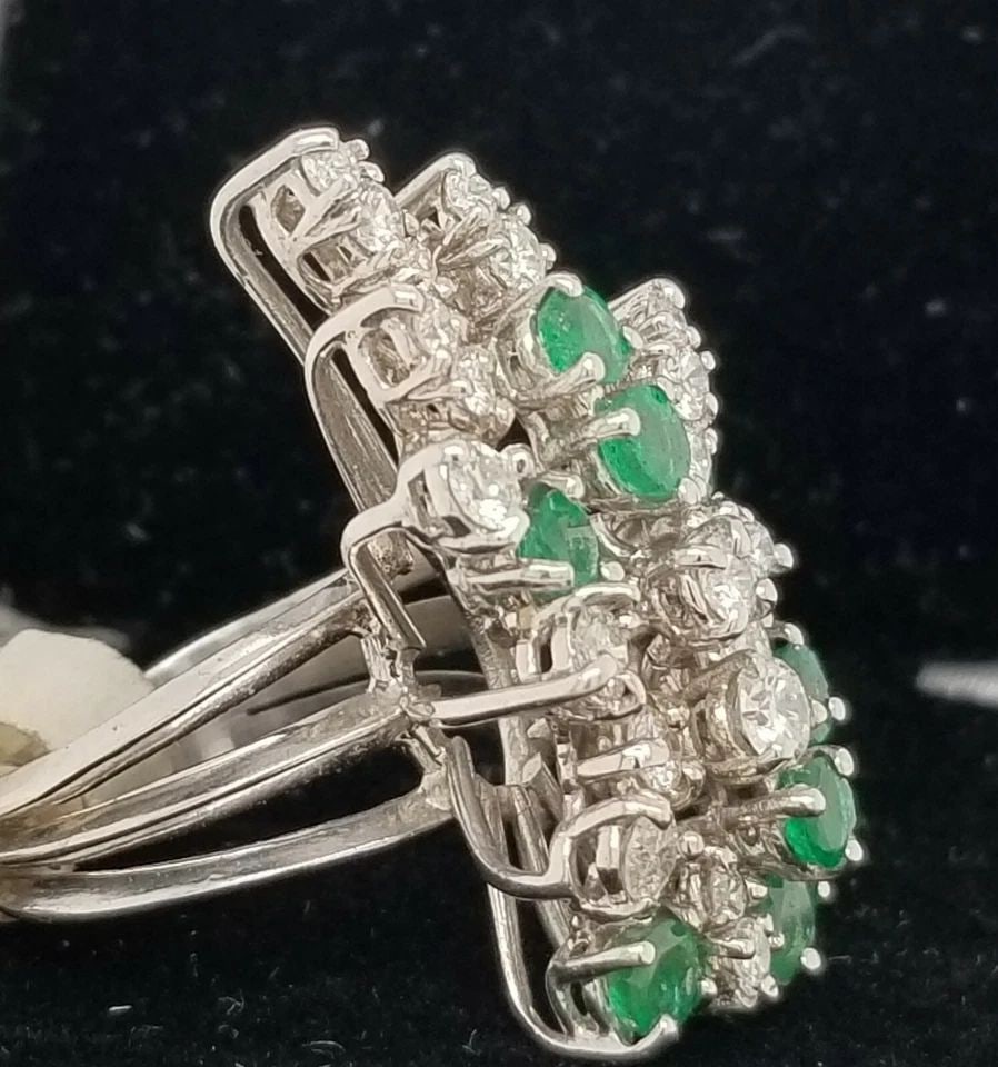 VINTAGE 14K WHITE GOLD 2.32CT NATURAL DIAMOND EMERALD STATEMENT RING SI1-H: VINTAGE 14K WHITE GOLD 2.32CT NATURAL DIAMOND EMERALD RING SI1-H Gorgeous Vintage natural Diamond emerald in 14k white gold ring Side set natural diamond weight 1.25ct SI1-H side set natural green eme