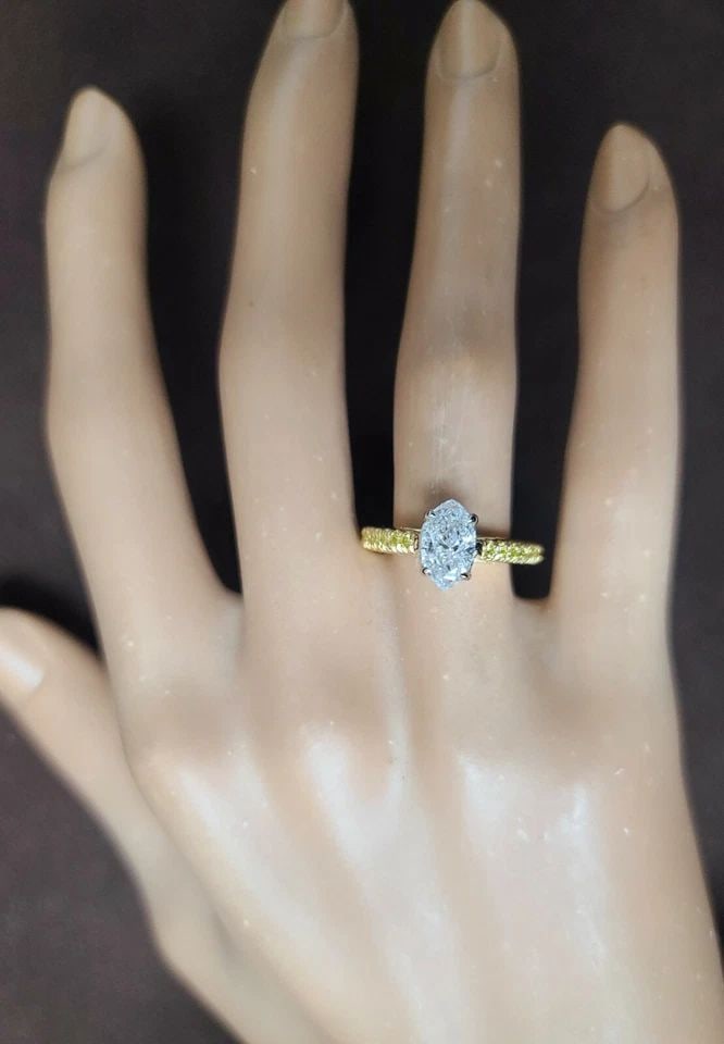 VINTAGE 18K YELLOW GOLD ENGAGEMENT RING 1.05CT. NATURAL MARQUISE DIAMOND (1 of 2)