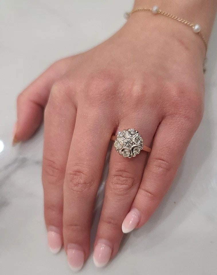 VINTAGE 14K GOLD ENGAGEMENT RING 2.65CT. NATURAL ROUND DIAMONDS CIRC 1930'S: VINTAGE 14K GOLD ENGAGEMENT RING 2.65CT. NATURAL ROUND DIAMONDS CIRC 1930'S This vintage engagement ring from the 1930s is a true treasure. The 2.65ct natural round diamonds are set in multi-tone 14k 