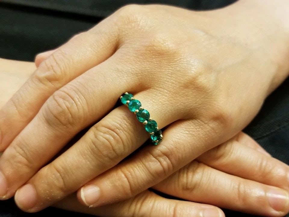 14K YELLOW GOLD ETERNITY RING WEDDING BAND 6.72CT.LAB GROWN GREEN EMERALD ROUND: 14K YELLOW GOLD ETERNITY RING WEDDING BAND 6.72CT. GREEN EMERALD ROUND SHAPE Gorgeous Eternity ring wedding or anniversary 14k yellow gold ring SET 14 natural round green emerald weight 6.72ct carat t