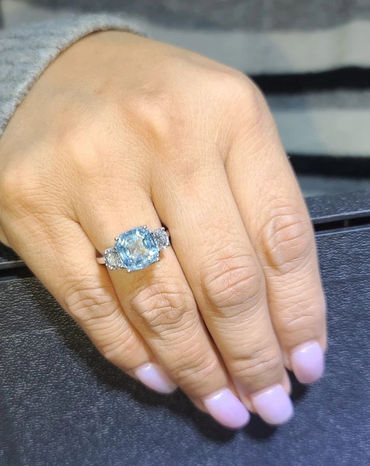 14K WHITE GOLD ENGAGEMENT RING 3.10CT.NATURAL SKY BLUE AQUAMARINE CUSHION SHAPE: 14K WHITE GOLD ENGAGEMENT RING 3.10CT.NATURAL SKY BLUE AQUAMARINE CUSHION SHAPE This beautiful 14k white gold engagement ring features a stunning 3.10 carat natural sky blue aquamarine in a cushion sh