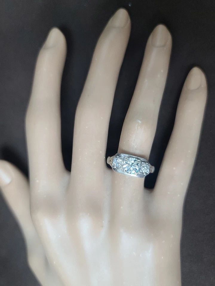 VINTAGE 14K WHITE GOLD ENGAGEMENT RING 1.12CT.NATURAL ROUND DIAMOND CIRC 1930'S: VINTAGE 14K WHITE GOLD ENGAGEMENT RING 1.12CT.NATURAL ROUND DIAMOND CIRC 1930'S Vintage 14k white gold engagement ring. Center natural old euro cut diamond WEIGHT 0.90ct. SIZE 6mm SI1-J-K VERY CLEAN, 