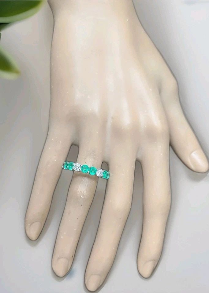 14K WHITE GOLD WEDDING ETERNITY RING 4.68CT. GREEN EMERALD DIAMOND ROUND SHAPE: 14K WHITE GOLD WEDDING ETERNITY RING 4.68CT. GREEN EMERALD DIAMOND ROUND SHAPE This stunning eternity ring is crafted in solid 14K white gold and designed as a timeless symbol of love, commitment, and