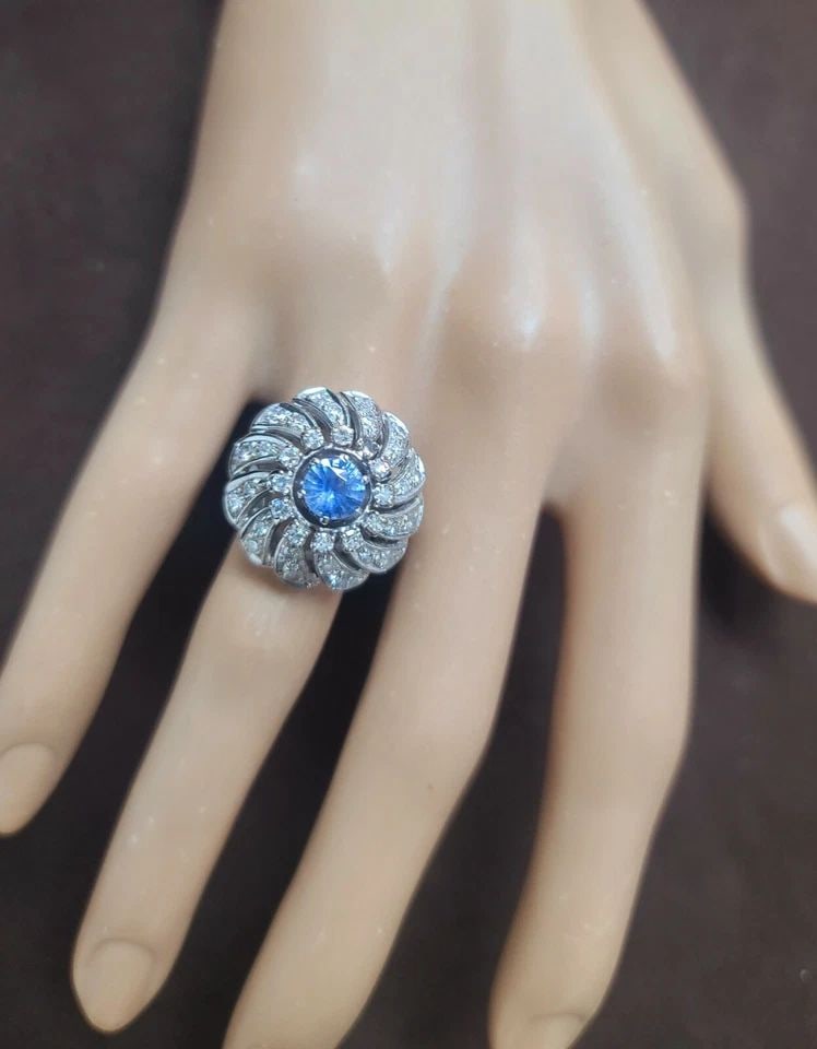 14K WHITE GOLD VINTAGE NATURAL ROUND BLUE SAPPHIRE RING 0.65CT CIRC 1950'S: 14K WHITE GOLD VINTAGE NATURAL ROUND BLUE SAPPHIRE RING 0.65CT CIRC 1950'S Vintage 14k white gold ballerina ring center natural round blue sapphire weight 0.65ct. size 5.0mm clean, lively,brilliant,sp