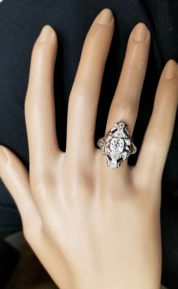 VINTAGE ART DECO 18K WHITE GOLD RING 1.05CT. NATURAL ROUND DIAMOND: VINTAGE ART DECO 18K WHITE GOLD RING 1.05CT. NATURAL ROUND DIAMOND GORGEOUS 18K WHITE GOLD Vintage art deco ring natural round diamond ring center Natural round diamond weight 0.65ct. size 5.5mm SI2-H
