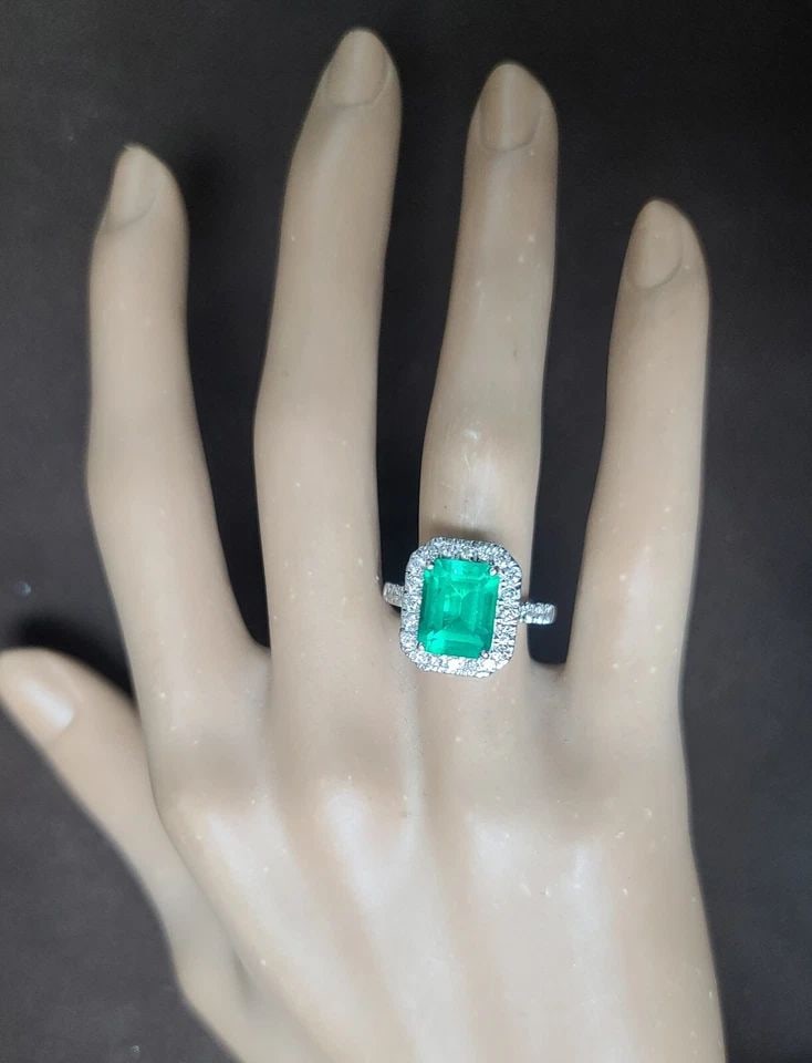 14K WHITE GOLD ENGAGEMENT RING 3.10CT.LAB GROWN GREEN EMERALD RECTANGULAR CUT: 14K WHITE GOLD ENGAGEMENT RING 3.10CT.GEM GREEN EMERALD RECTANGULAR SHAPE Gorgeous 14K white gold emerald engagement ring. center lab grown emerald in rectangular shape. weight 3.10ct. size 10x8mm nic