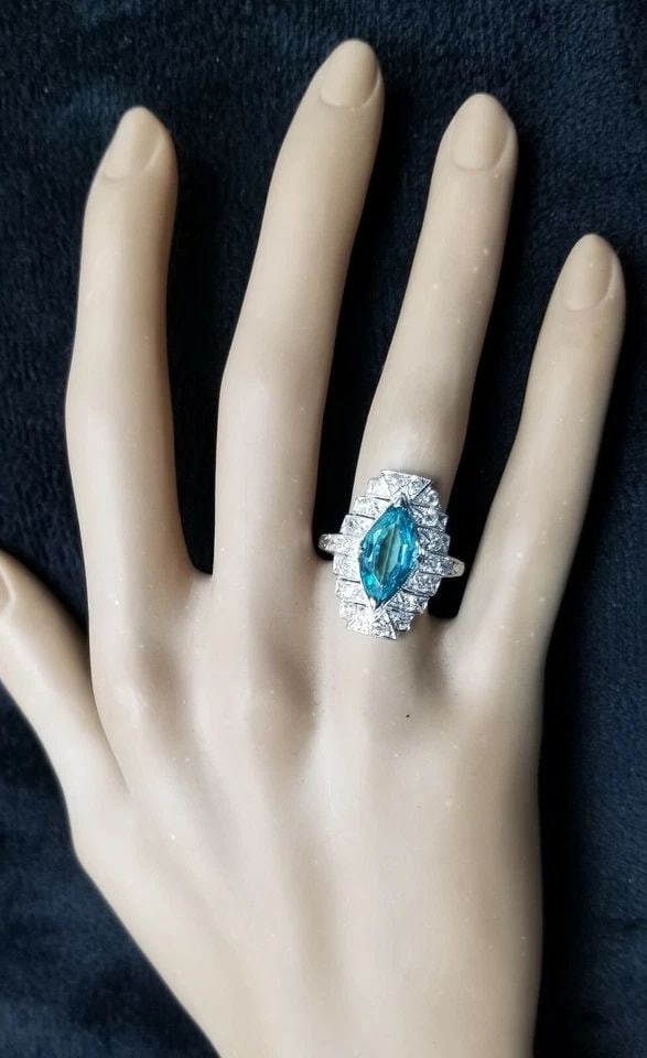 2.83CT.VINTAGE 14K WHITE GOLD RING GEM BLUE AQUAMARINE MARQUISE CIRC 1940'S: 2.83CT.VINTAGE 14K WHITE GOLD RING GEM BLUE AQUAMARINE MARQUISE CIRC 1940'S Gorgeous Vintage 14k white gold art deco filigree aquamarine ring center set gem natural diffused blue aquamarine in marquis