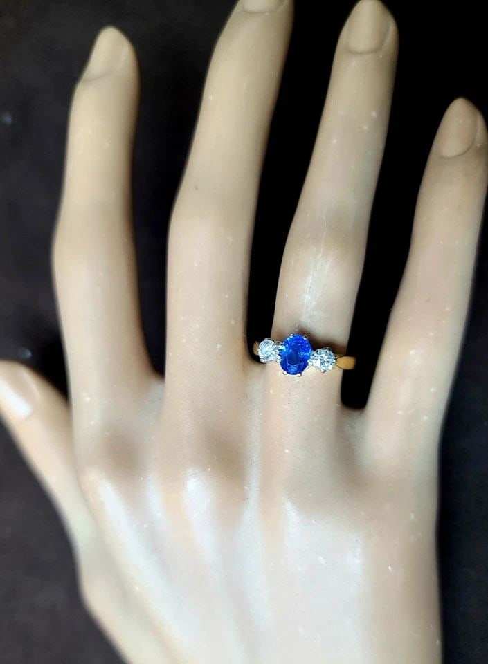 VINTAGE 18K GOLD ENGAGEMENT THREE STONES RING 0.99CT. NATURAL OVAL SAPPHIRE GIA: VINTAGE 18K GOLD ENGAGEMENT THREE STONES RING 0.95CT. NATURAL OVAL SAPPHIRE Here is an outstanding sapphire diamond engagement ring,the beautiful three stone sapphire design gives this ring amazing ap