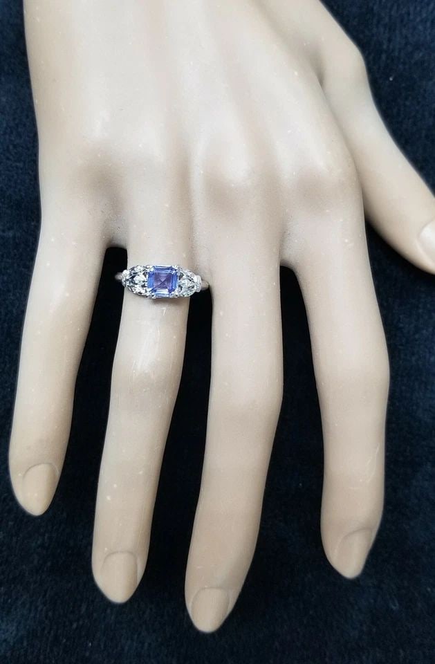 VINTAGE PLATINUM ENGAGEMENT RING 1.03CT. NATURAL BLUE SAPPHIRE RADIANT SHAPE (1 of 2)