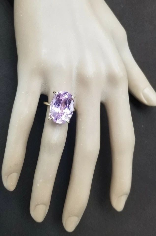 VINTAGE 14K YELLOW GOLD 14.05CT. NATURAL PINK KUNZITE ENGAGEMENT RING: VINTAGE 14K YELLOW GOLD ENGAGEMENT RING 14.05CT. GEM PINK KUNZITE OVAL SHAPE VINTAGE 14K Yellow GOLD ENGAGEMENT natural oink kunzite ring CENTER natural pink kunzite IN oval SHAPE WEIGHT 14 05CARAT SI