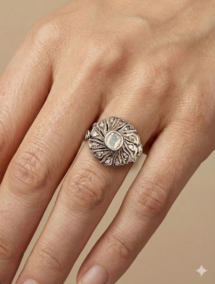 GEORGIAN 14CT GOLD & STERLING SILVER PASTE CLUSTER DRESS RING WITH ROSE-CUT DIA: GEORGIAN 14CT GOLD & STERLING SILVER PASTE CLUSTER DRESS RING WITH ROSE-CUT DIA This exquisite Georgian dress ring is beautifully crafted from a combination of 14ct gold and sterling silver, featuring