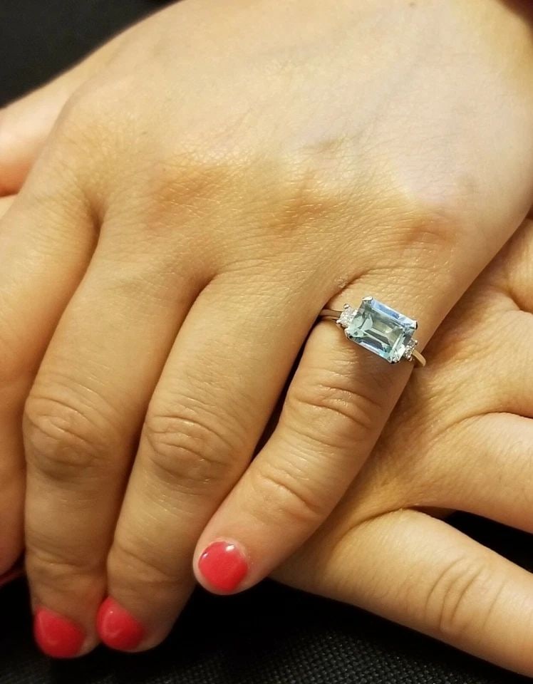VINTAGE PLATINUM ENGAGEMENT RING 2.51CT. NATURAL SKY BLUE AQUAMARINE EMERALD CUT (1 of 2)