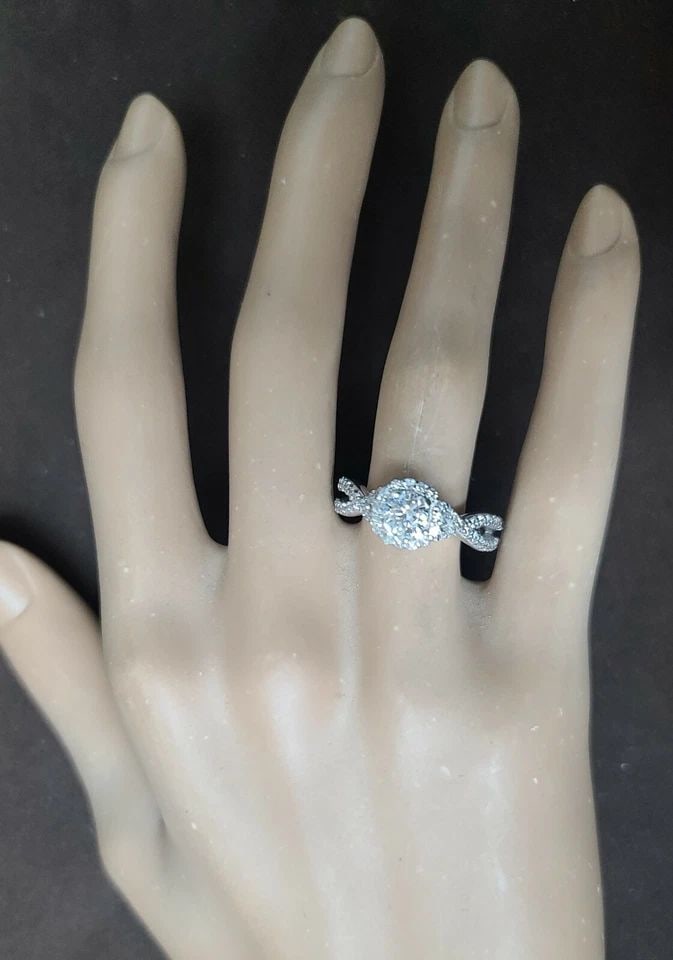 14K WHITE GOLD 1.22CT. NATURAL ROUND DIAMOND ENGAGEMENT RING: 14K WHITE GOLD 1.22CT. NATURAL ROUND DIAMOND ENGAGEMENT RING GORGEOUS Engagement Ring in 14k white gold diamond Ring natural diamond round shape weight 0.52ct Size 5mm H-SI2 very bright white stone,fu