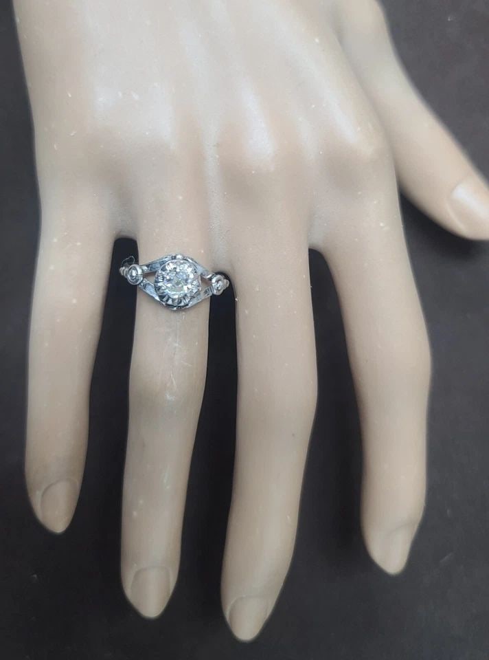PLATINUM VINTAGE ENGAGEMENT RING 0.45CT.OLD MINE CUT DIAMOND CIRC 1910'S: 0.45CT PLATINUM VINTAGE ENGAGEMENT RING OLD MINE CUT DIAMOND CIRC 1910'S Vintage platinum natural old mine cut diamond engagement RING circ 1910's CENTER natural old mine cut diamond WEIGHT 0.45CT SIZ