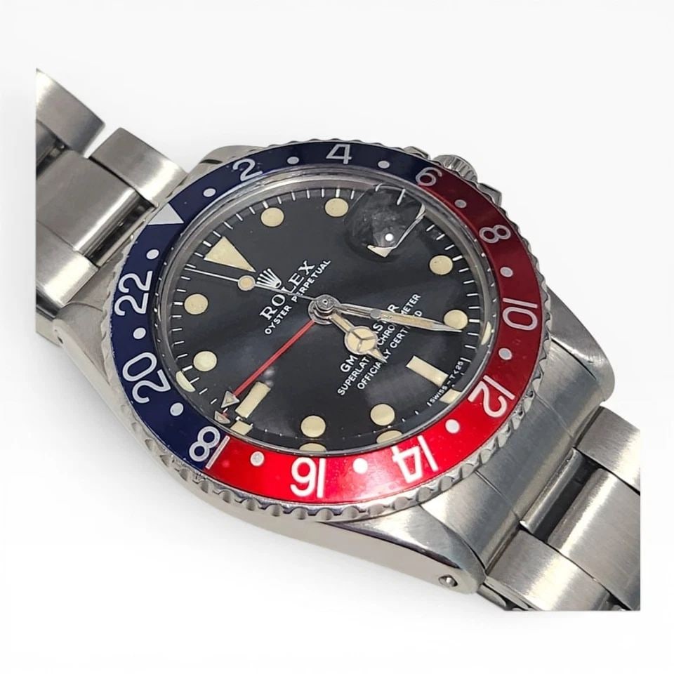 ROLEX GMT MASTER 40MM STEEL PEPSI BEZEL BLUE RED AUTOMATIC WATCH 1675 CIRCA 1972: ROLEX GMT MASTER 40MM STEEL PEPSI BEZEL BLUE RED AUTOMATIC WATCH 1675 CIRCA 1972 Manufacturer Rolex Category GMT Master Subcategory Plastic Crystal Reference Number 1675 Additional Keywords PEPSI BEZE