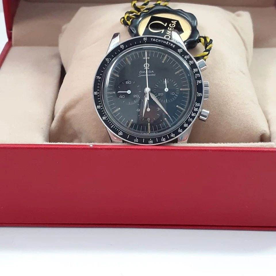 W/BOX COLLECTABLE OMEGA SPEEDMASTER 39 MM STEEL MANUAL HEAD ONLY WATCH 2998-3: W/BOX COLLECTABLE OMEGA SPEEDMASTER 39 MM STEEL MANUAL HEAD ONLY WATCH Manufacturer Omega Category Speedmaster Subcategory Pre-Moon Reference Number 2998-3 Bezel Tachymeter Bezel color Black Box Yes C