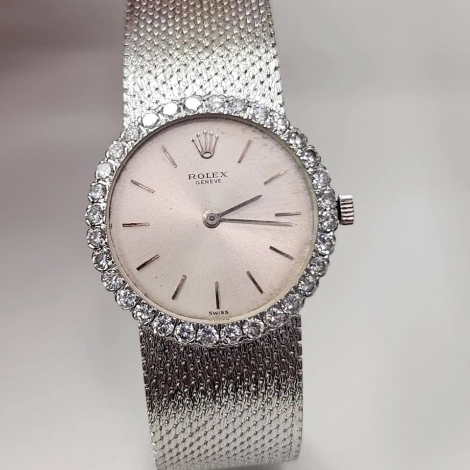 ROLEX GENEVE LADIES 25 MM 18K WHITE GOLD DIAMONDS MANUAL WATCH 3532 CIRCA 1967: ROLEX GENEVE LADIES 25 MM 18K WHITE GOLD DIAMONDS MANUAL WATCH Manufacturer Rolex Category Vintage Reference Number 3532 Additional Keywords FACTORY DIAMONDS BEZEL Band Color 18k White Gold Band Type 