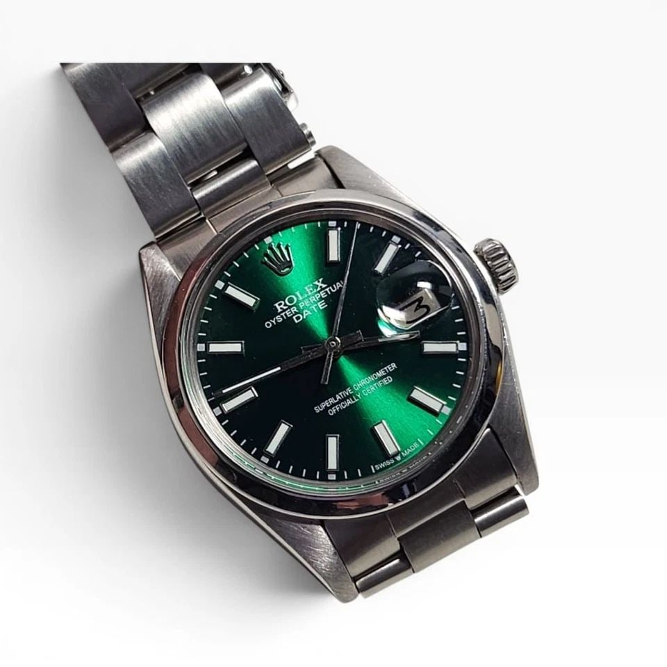 ROLEX DATE 34 MM STEEL GREEN DIAL OYSTER AUTOMATIC WATCH 1500 CIRCA 1978: ROLEX DATE 34 MM STEEL GREEN DIAL OYSTER AUTOMATIC WATCH 1500 CIRCA 1978 Manufacturer Rolex Category Mens Date 34mm Subcategory Plastic Crystal Non Quick Reference Number 1500 Band Stainless Steel Ban