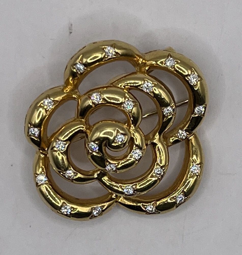 VAN CLEEF & ARPELS FLOWER DIAMOND BROOCH: VAN CLEEF & ARPELS FLOWER DIAMOND BROOCH VAN CLEEF & ARPELS FLOWER DIAMOND BROOCH Beautiful Van Cleef & Arpels Flower Diamond Brooch Approximate weight is 18.4 Circa 1990's but has a date on it of 199