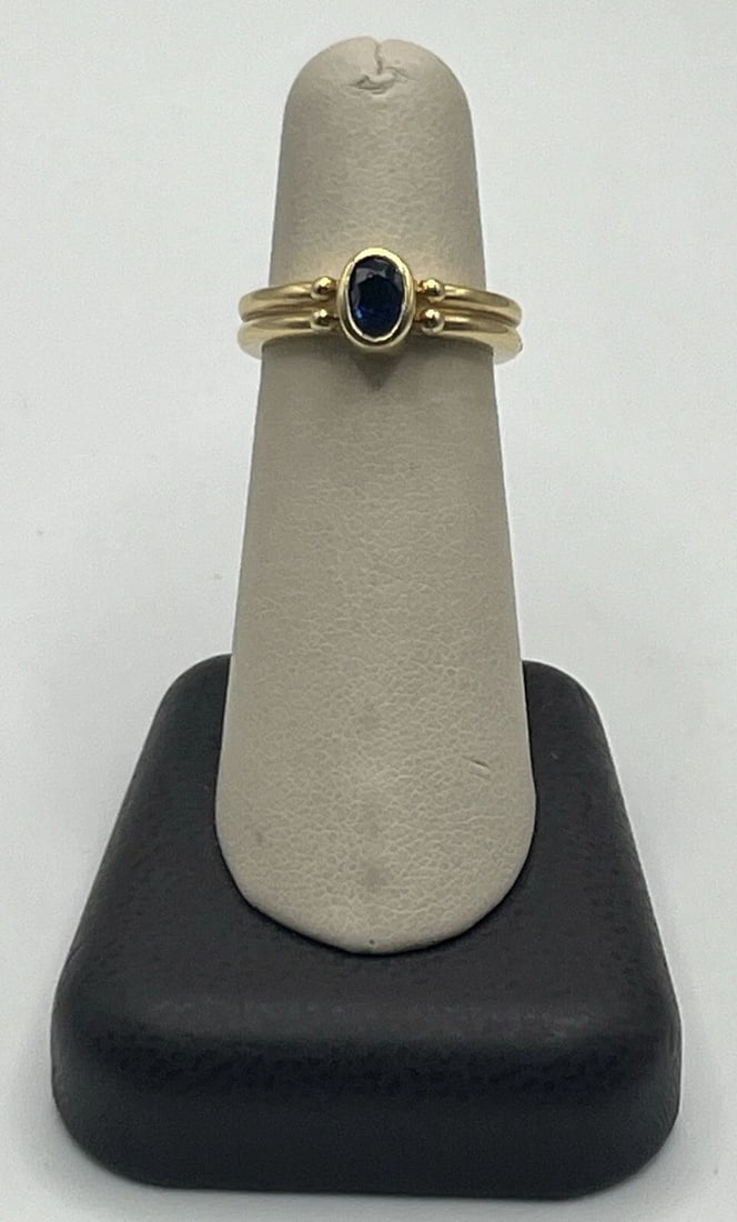 14KT YELLOW GOLD & SAPPHIRE RING SIZE 6.25: 14KT YELLOW GOLD & SAPPHIRE RING SIZE 6.25 14KT YELLOW GOLD & SAPPHIRE RING SIZE 6.25 This stunning ring is crafted from 14k yellow gold and features a gorgeous sapphire stone. It is a size 6.25 and