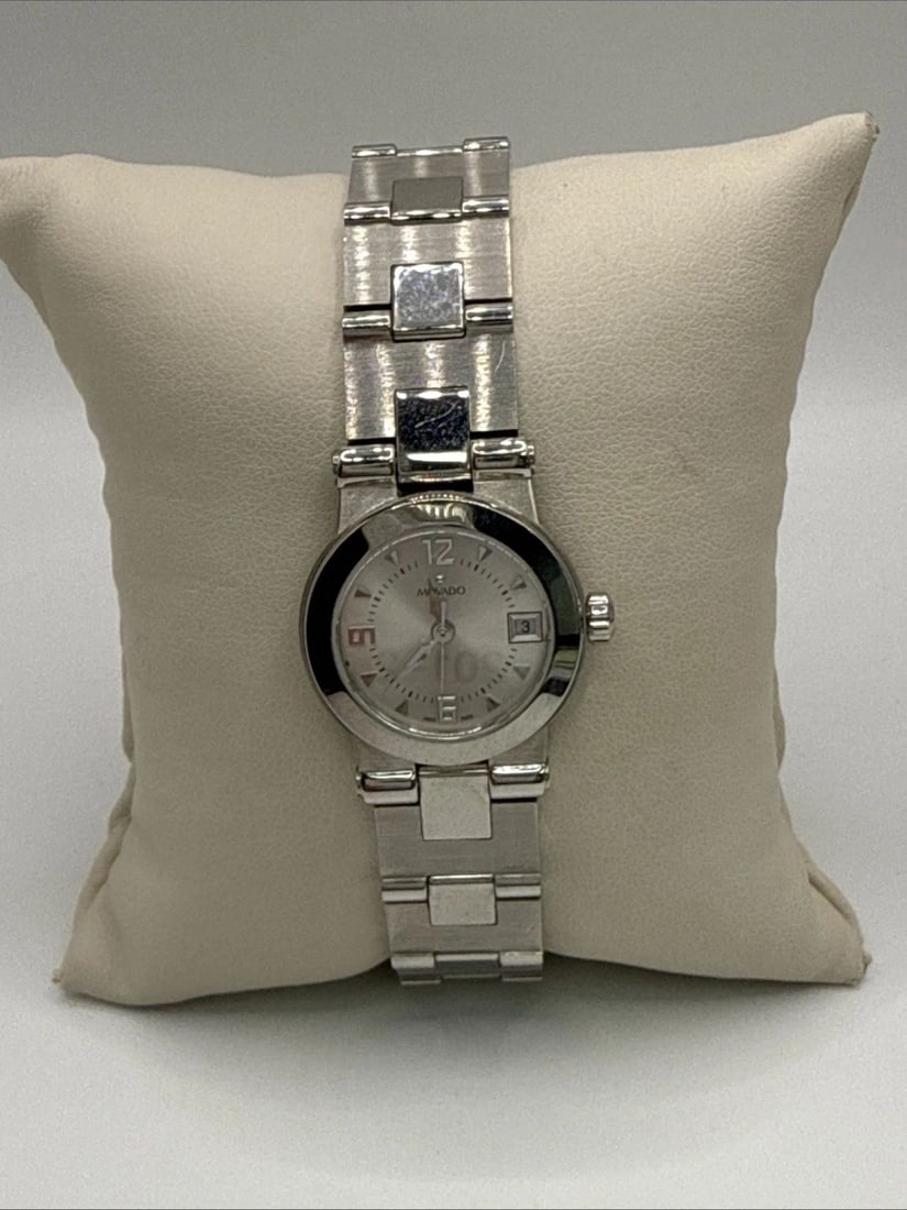 LADIES MOVADO STAINLESS STEEL BRACELET WATCH The Ladies Movado Stainless Steel Bracelet Watch is a (1 of 2)