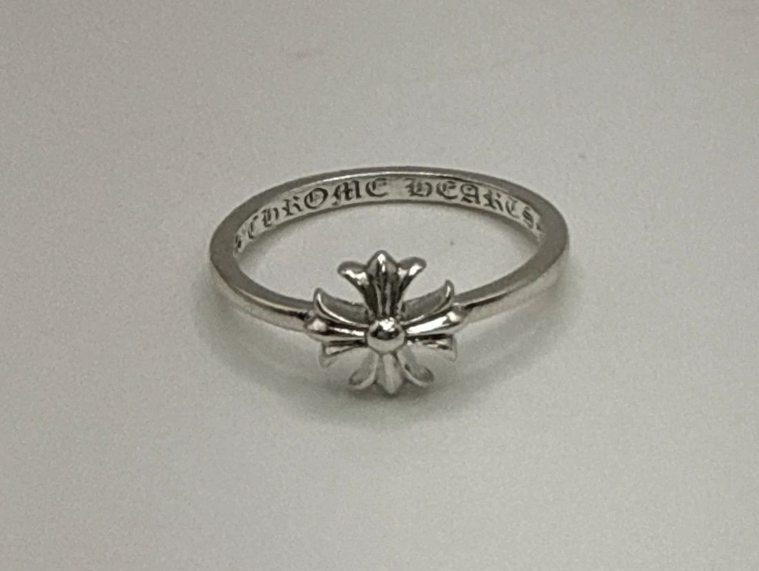 CHROME HEARTS PLUS BUBBLEGUM RING SIZE 7.5 The Chrome Hearts Plus Bubblegum Ring is a luxurious (1 of 2)