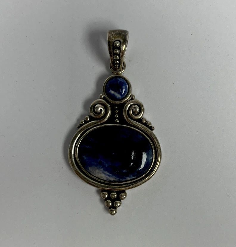 MEXICO ATI STERLING SILVER 925 BLUE OVAL PENDANT: MEXICO ATI STERLING SILVER 925 BLUE OVAL PENDANT MEXICO ATI STERLING SILVER 925 BLUE OVAL PENDANT Beautiful Blue Oval two stone pendant. Material is Sterling Silver.Weight is approximately 28.0 g