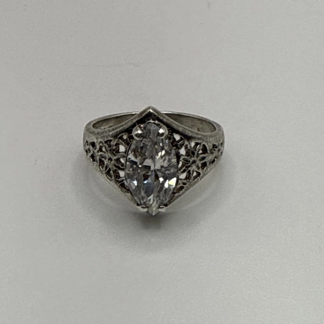 STERLING SILVER RING WITH COLORLESS MARQUISE STONE SIZE 7.5: STERLING SILVER RING WITH COLORLESS MARQUISE STONE SIZE 7.5 This product is a beautiful sterling silver ring with a colorless marquise stone, perfect for adding a touch of elegance to any outfit. The 