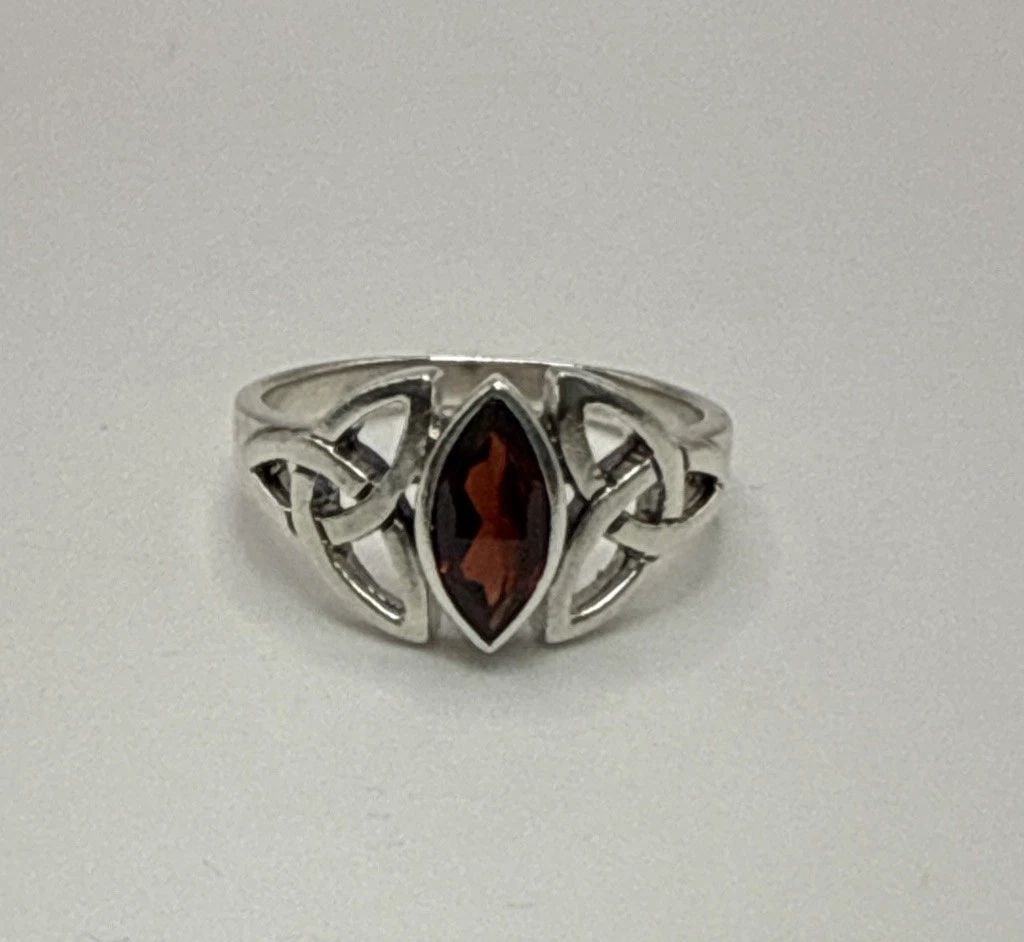STERLING SILVER RING WITH RED MARQUISE STONE SIZE 8 (1 of 2)