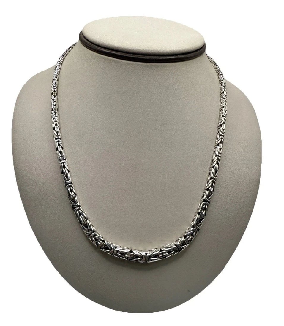 STERLING SILVER BYZANTINE CHAIN 18" NECKLACE: STERLING SILVER BYZANTINE CHAIN 18" NECKLACE The Sterling Silver Byzantine Chain 18" Necklace is a classic and elegant piece of fine jewelry. Made from high-quality 925 sterling silver, this necklace 
