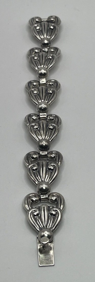 ANTIQUE ART NOUVEAU 925 STERLING SILVER FANCY LINK BRACELET: ANTIQUE ART NOUVEAU 925 STERLING SILVER FANCY LINK BRACELET ANTIQUE ART NOUVEAU 925 STERLING SILVER FANCY LINK BRACELET This antique Art Nouveau bracelet is a stunning piece of vintage jewelry. Crafte