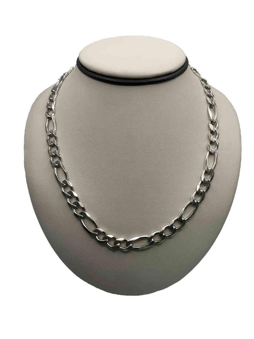 18" FIGARO STERLING SILVER CHAIN 35.24 GRAMS: 18" FIGARO STERLING SILVER CHAIN 35.24 GRAMS 18" FIGARO STERLING SILVER CHAIN 35.24 GRAMS This stylish 18-inch chain is crafted from premium quality sterling silver with a classic figaro design. It fe