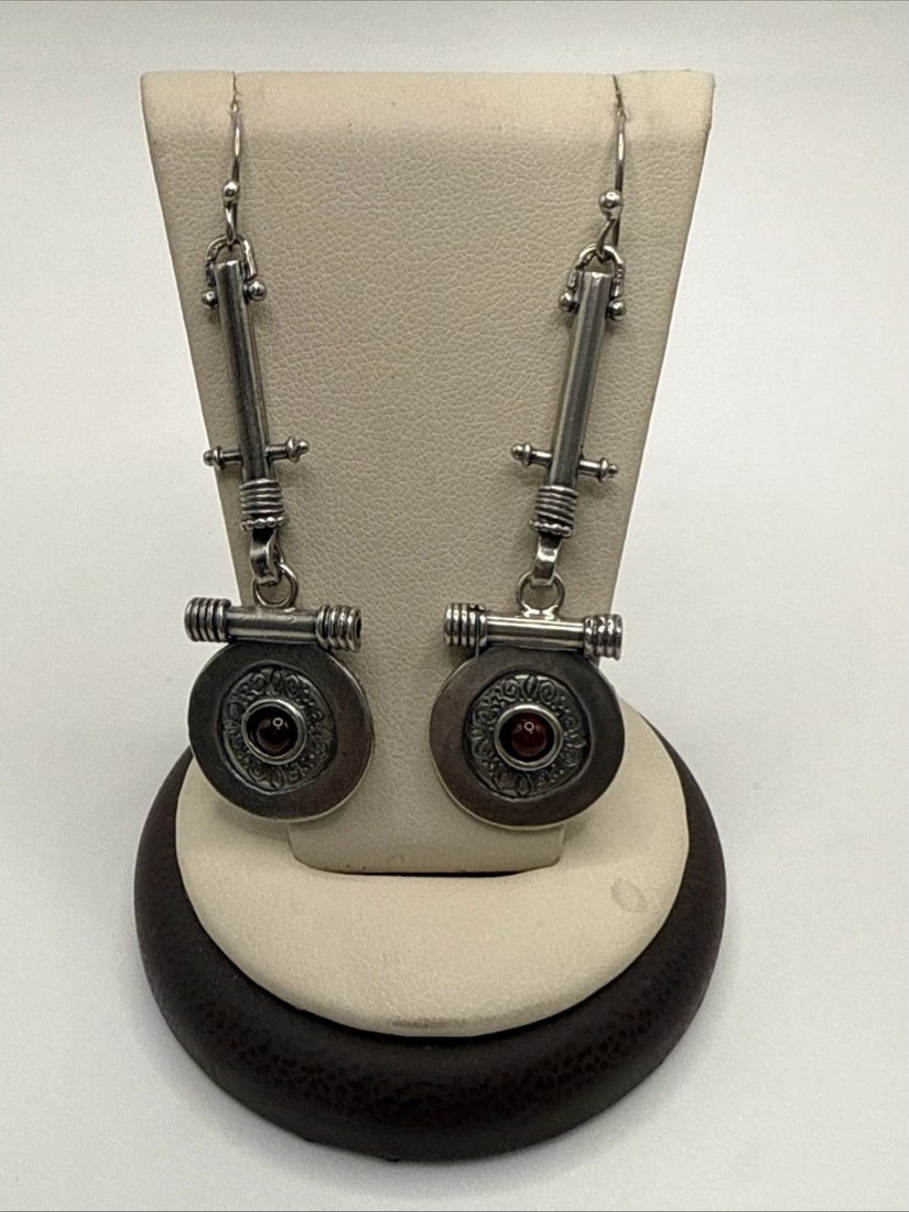 SITAR STYLE STERLING SILVER DANGLE EARRINGS WITH BROWN STONE 11 GRAMS: SITAR STYLE STERLING SILVER DANGLE EARRINGS WITH BROWN STONE 11 GRAMS SITAR STYLE STERLING SILVER DANGLE EARRINGS WITH BROWN STONE 11 GRAMS These earrings appear to be a type of drop earring, featurin