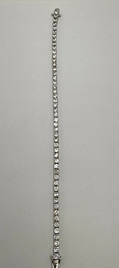 STERLING SILVER & COLORLESS STONE BRACELET 7" 10.6 GRAMS: STERLING SILVER & COLORLESS STONE BRACELET 7" 10.6 GRAMS The Sterling Silver & Colorless Stone Bracelet is a stunning piece of fine jewelry that exudes elegance and sophistication. Crafted from high-q